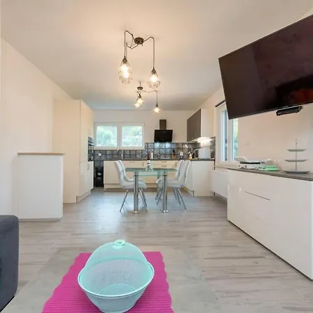 Apartment Predivan Novouredeni U Blizini Mora *
