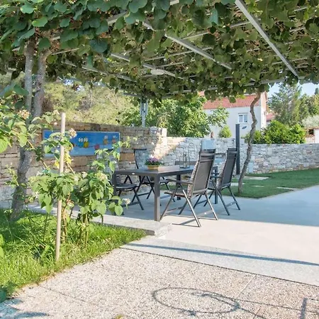 Apartment Predivan Novouredeni U Blizini Mora